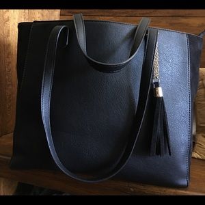 Like New Large Black Shoulder Straps Handbag